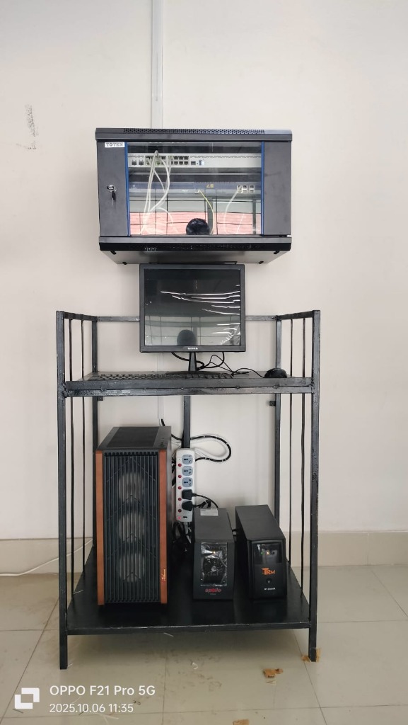 Toten Wall Server Rack and Console Deployment